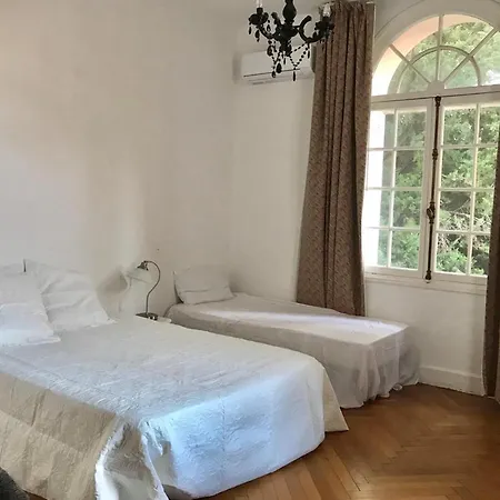 Vila Florentine Villa *